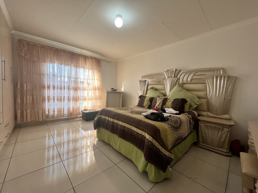 5 Bedroom Property for Sale in Wilkoppies North West